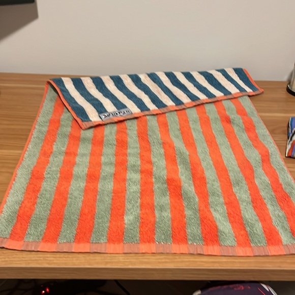 Dusen Dusen Hand Towel - Picture 3 of 3